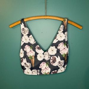 Kortni Jeane Ice Cream Floral V-Neck Sz S